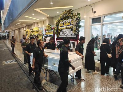 Jenazah Ricky Siahaan Tiba di Jakarta, Ini Potret Suasana Rumah Duka
