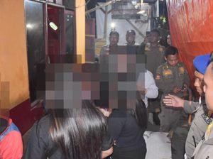 9 Pemandu Lagu Warung Remang-remang di Surabaya Diamankan Satpol PP 9 Pemandu Lagu Warung Remang-remang di Surabaya Diamankan Satpol PP