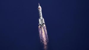 Shenzhou-20 Meluncur, China Lanjutkan Misi Antariksa
