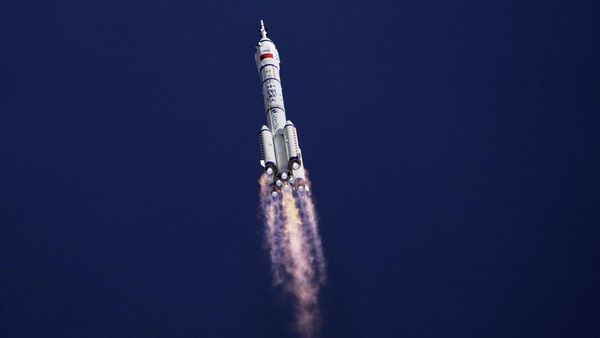 Shenzhou-20 Meluncur, China Lanjutkan Misi Antariksa