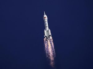 Awak Shenzhou-19 Tunda Kepulangan Imbas Cuaca Buruk Awak Shenzhou-19 Tunda Kepulangan Imbas Cuaca Buruk