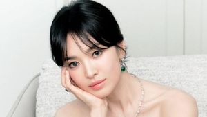 7 Gaya Mewah Song Hye Kyo Pakai Kalung Berlian Rp 18,8 M Koleksi Chaumet
