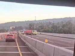 Truk Gagal Nanjak Mundur Zigzag di Tol, Sopir Salah Ngoper Gigi