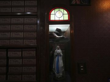 Toko Sepatu Ini Simpan Jejak Kesederhanaan Paus Fransiskus