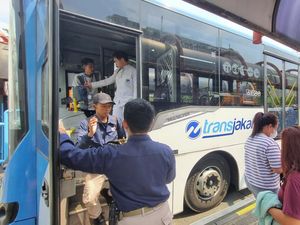 Warga Antusias Jajal TransJ Rute Blok M-Alam Sutera: Buat Review di Sosmed Warga Antusias Jajal TransJ Rute Blok M-Alam Sutera: Buat Review di Sosmed