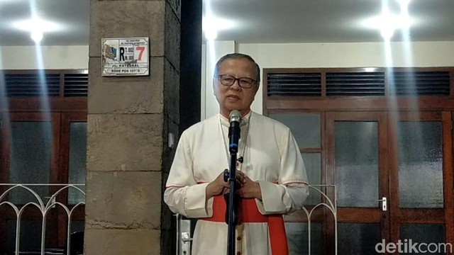 Berita Seputar Selebriti Insertlive Terkini : Sosok Kardinal Ignatius Suharyo, Calon Paus Vatikan Baru dari Indonesia