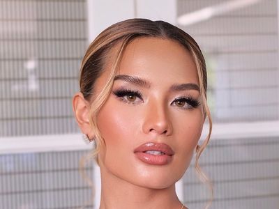 7 Gaya Eksotis Zahwa Massaid Dengan Riasan Soft Glam di 7 Bulanan Aaliyah