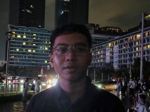 Warga Kaget Bundaran HI Tiba-tiba Gelap: Mau Foto Ternyata Lagi Earth Hour Warga Kaget Bundaran HI Tiba-tiba Gelap: Mau Foto Ternyata Lagi Earth Hour