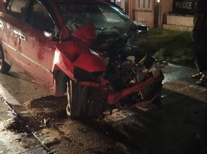 Mobil Anggota Polisi 2 Kali Ditabrak Saat Kecelakaan Beruntun di Barru Mobil Anggota Polisi 2 Kali Ditabrak Saat Kecelakaan Beruntun di Barru