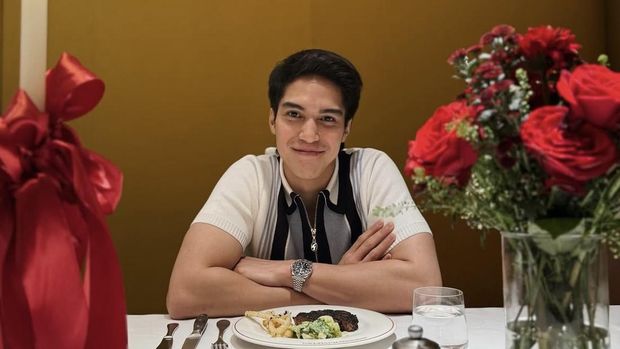 Begini Keseruan El Rumi Saat Makan di Resto hingga Warung Tenda