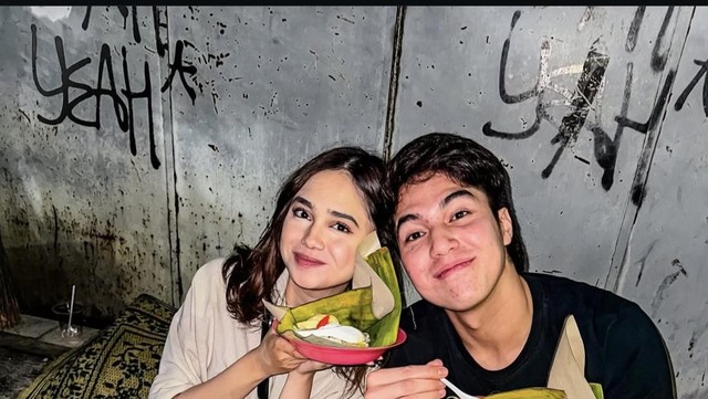 Gosip Terkini Selebriti Insertlive : Unggahan Keluarga soal El Rumi dan Syifa Hadju Lamaran, Diduga Settingan