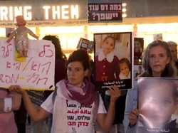 Video Warga Israel Demo Bawa Poster Anak Gaza yang Tewas: Kami Menolak Perang