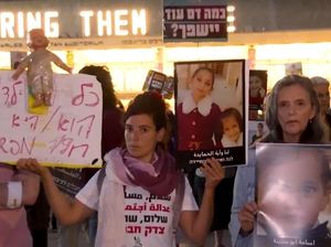 Video Warga Israel Demo Bawa Poster Anak Gaza yang Tewas: Kami Menolak Perang Video Warga Israel Demo Bawa Poster Anak Gaza yang Tewas: Kami Menolak Perang