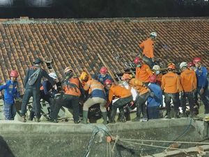 8 Santri Korban Tembok Ambrol di Ponpes Gontor Masih Dirawat di RS