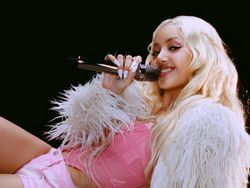 7 Gaya Lisa BLACKPINK Jadi Alter Ego Kiki Tampil Beda Pakai Wig Blonde