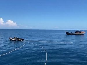 Video Penangkapan Kapal Diduga Selundupkan Pasir Timah di Perairan Lingga Video Penangkapan Kapal Diduga Selundupkan Pasir Timah di Perairan Lingga