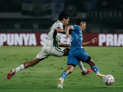 Bojan Hodak Sentil Kualitas Lapangan Stadion GBLA