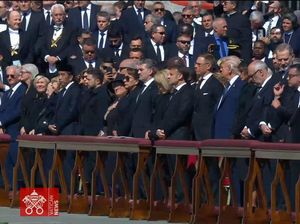 Cerita Jokowi Say Hello dan Ngobrol Semenit Saat Melayat Paus Fransiskus Cerita Jokowi Say Hello dan Ngobrol Semenit Saat Melayat Paus Fransiskus