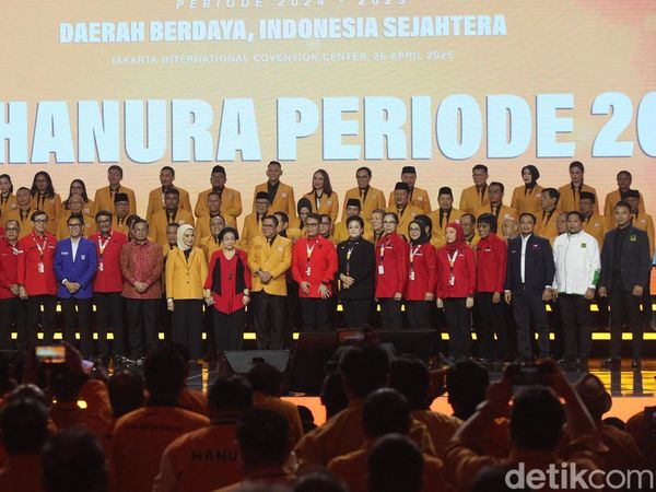Momen Megawati-Anies Hadiri Pengukuhan Pengurus DPP Hanura 2024-2029