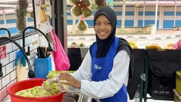Salut! Siswa Ini Jualan Jus Sambil Belajar dan Raih Prestasi Gemilang