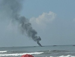 Perahu Nelayan Terbakar di Perairan Parangtritis