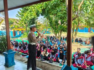 Polisi Edukasi Siswa SMPN 3 Garum Blitar Cegah Kenalan Remaja-Narkoba Polisi Edukasi Siswa SMPN 3 Garum Blitar Cegah Kenalan Remaja-Narkoba