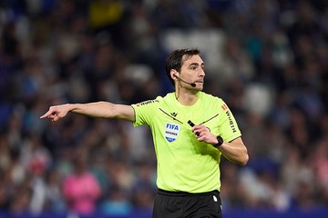 Inovasi FIFA: Wasit Pakai Body Cam