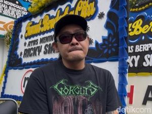 Stevi Item Kenang Sosok Ricky Siahaan: Gitaris Hebat dan Sosok Humoris Stevi Item Kenang Sosok Ricky Siahaan: Gitaris Hebat dan Sosok Humoris