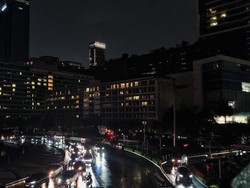 Lampu Jalan-Papan Iklan Dipadamkan, Begini Suasana Earth Hour di Bundaran HI