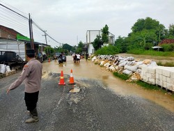 Tanggul Sungai Godo Jebol, Jalan di Gabus Pati Sempat Terendam
