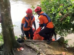 Perahu Bawa Sekeluarga Tenggelam di Sungai Kalbar, 1 Orang Tewas-1 Hilang