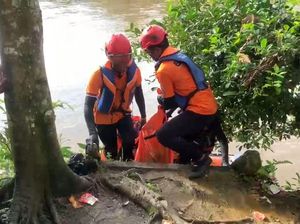Perahu Bawa Sekeluarga Tenggelam di Sungai Kalbar, 1 Orang Tewas-1 Hilang Perahu Bawa Sekeluarga Tenggelam di Sungai Kalbar, 1 Orang Tewas-1 Hilang