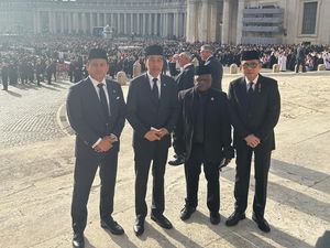 Jokowi dkk Utusan Prabowo Tiba di Basilika St Petrus untuk Pemakaman Paus