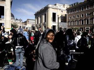 140 Ribu Orang Hadir di Alun-alun Santo Petrus Jelang Pemakaman Paus Fransiskus 140 Ribu Orang Hadir di Alun-alun Santo Petrus Jelang Pemakaman Paus Fransiskus