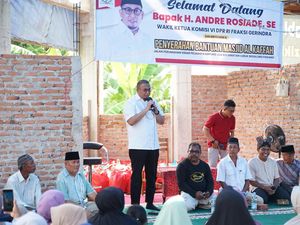 Andre Rosiade Beri Bantuan Rp 50 Juta-Sembako di Kampung Jua Padang Andre Rosiade Beri Bantuan Rp 50 Juta-Sembako di Kampung Jua Padang