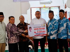 Masjid di Pagang Dalam Padang Terima Bantuan Rp 75 Juta dari Andre Rosiade