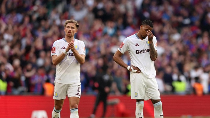 Aston Villa Soccer Football - FA Cup - Semi Final - Crystal Palace v Aston Villa - Wembley Stadium, London, Britain - April 26, 2025 Aston Villas Matty Cash applaud fans after the match REUTERS/David Klein