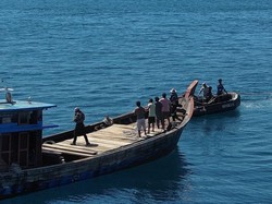 Bakamla Gagalkan Penyelundupan 30 Ton Pasir Timah di Selat Karimata