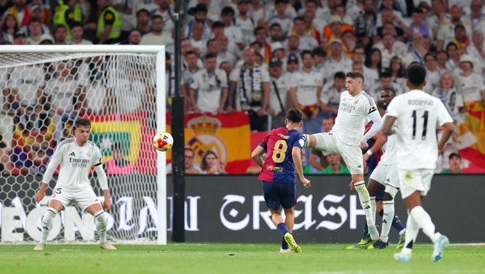 barcelona vs real madrid final copa del rey copa del rey copa del rey 2024/2025 pedri barcelona vs madrid SEVILLE, SPAIN - APRIL 26: Pedri of FC Barcelona scores his teams first goal during the Copa del Rey Final match between FC Barcelona and Real Madrid at Estadio de La Cartuja on April 26, 2025 in Seville, Spain. (Photo by Fran Santiago/Getty Images)
