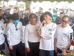 Bunda Iffet Siapkan Seragam Keluarga untuk Pemakamannya Sejak 2017