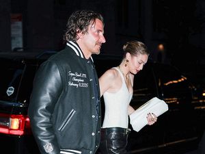 Foto: Gigi Hadid dan Bradley Cooper Gandengan, Cincin di Jari Manis Disorot Foto: Gigi Hadid dan Bradley Cooper Gandengan, Cincin di Jari Manis Disorot