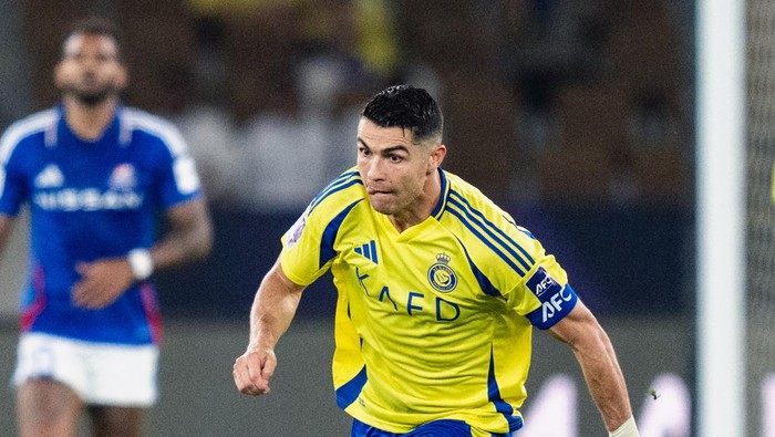 JEDDAH, SAUDI ARABIA - APRIL 26: Cristiano Ronaldo #7 of Al Nassr in action during the AFC Champions League Elite Quarter-finals match between Yokohama F.Marinos and Al Nassr at Prince Abdullah Al Faisal Stadium on April 26, 2025 in Jeddah, Saudi Arabia. (Photo by Clicks Images/Getty Images)