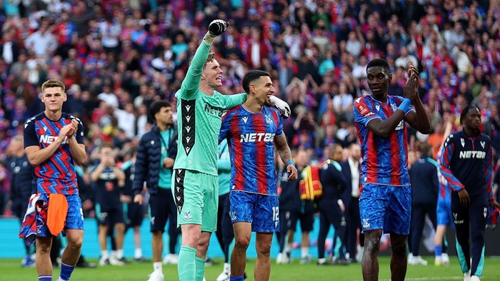 Crystal Palace LONDON, ENGLAND - APRIL 26: Dean Henderson and Daniel Munoz of Crystal Palace celebrate victory after the Emirates FA Cup Semi Final match between Crystal Palace and Aston Villa at Wembley Stadium on April 26, 2025 in London, England. (Photo by Cameron Smith - The FA/The FA via Getty Images)