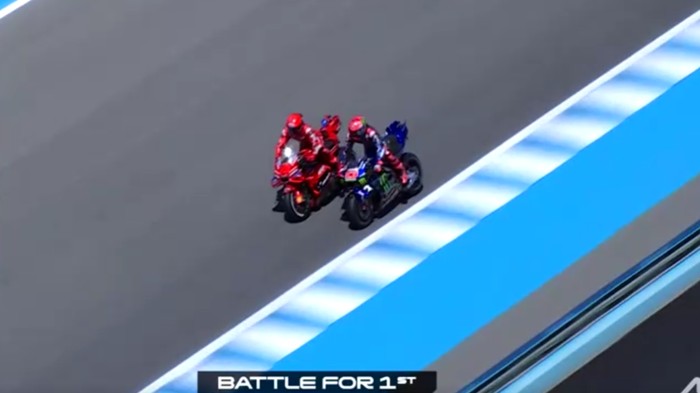 Fabio Quartararo yang sejatinya memimpin balapan mengalami crash Fabio Quartararo yang sejatinya memimpin balapan mengalami crash dikala disalip Marc Marquez di Sprint Race MotoGP Spanyol 2025.