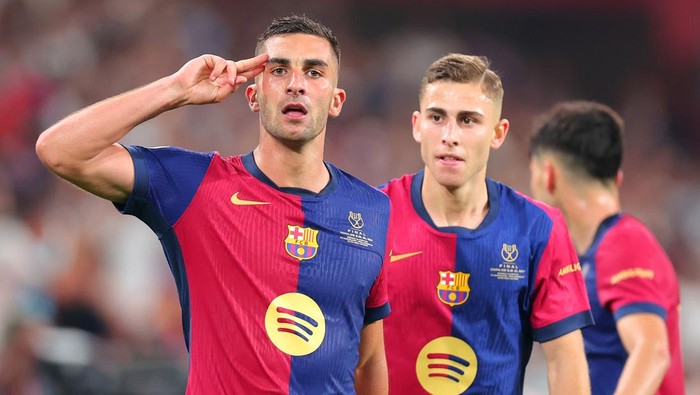 Ferran Torres SEVILLE, SPAIN - APRIL 26: Ferran Torres of FC Barcelona celebrates scoring his teams second goal during the Copa del Rey Final match between FC Barcelona and Real Madrid at Estadio de La Cartuja on April 26, 2025 in Seville, Spain. (Photo by Fran Santiago/Getty Images)