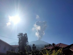 Gunung Marapi Erupsi Lagi, Semburkan Abu Vulkanik 1 Kilometer dari Puncak