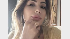 Foto: Influencer Pakai Cincin Kawin Palsu untuk Hindari Godaan Pria
