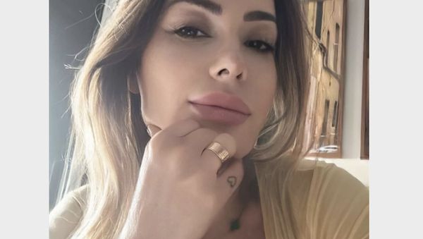Foto: Influencer Pakai Cincin Kawin Palsu untuk Hindari Godaan Pria