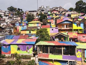 Warna-warni Kampung Pelangi Bandung yang Kini Telah Kembali Warna-warni Kampung Pelangi Bandung yang Kini Telah Kembali