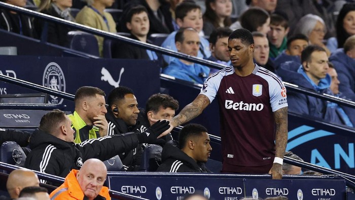 Soccer Football - Premier League - Manchester City v Aston Villa - Etihad Stadium, Manchester, Britain - April 22, 2025 Aston Villas Marcus Rashford after he was substituted Action Images via Reuters/Jason Cairnduff EDITORIAL USE ONLY. NO USE WITH UNAUTHORIZED AUDIO, VIDEO, DATA, FIXTURE LISTS, CLUB/LEAGUE LOGOS OR LIVE SERVICES. ONLINE IN-MATCH USE LIMITED TO 120 IMAGES, NO VIDEO EMULATION. NO USE IN BETTING, GAMES OR SINGLE CLUB/LEAGUE/PLAYER PUBLICATIONS. PLEASE CONTACT YOUR ACCOUNT REPRESENTATIVE FOR FURTHER DETAILS..